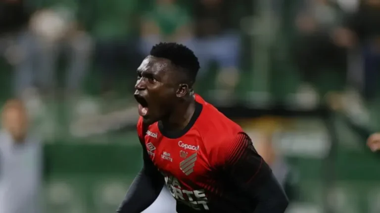 Athletico-PR empata com Bragantino e fica longe do líder
